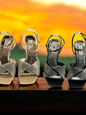 Badgley Mischka Women's Brinlee Heel luxury casual Sandals, NEW pick size